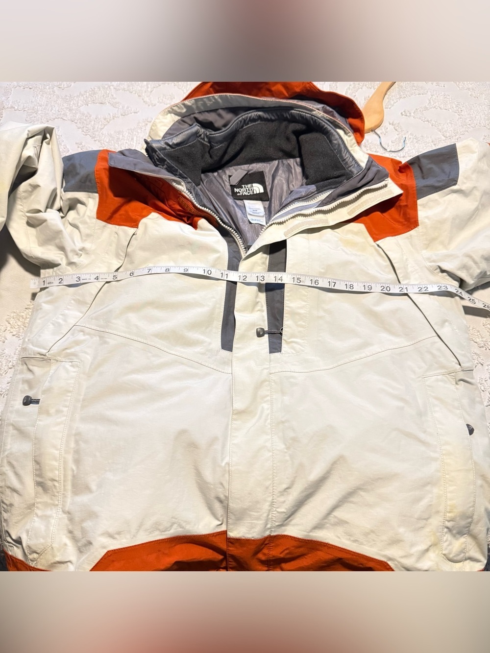 This is a The North Face Hyvent 3-in-1 insulated snow jacket in a white, orange - Picture 15 of 16